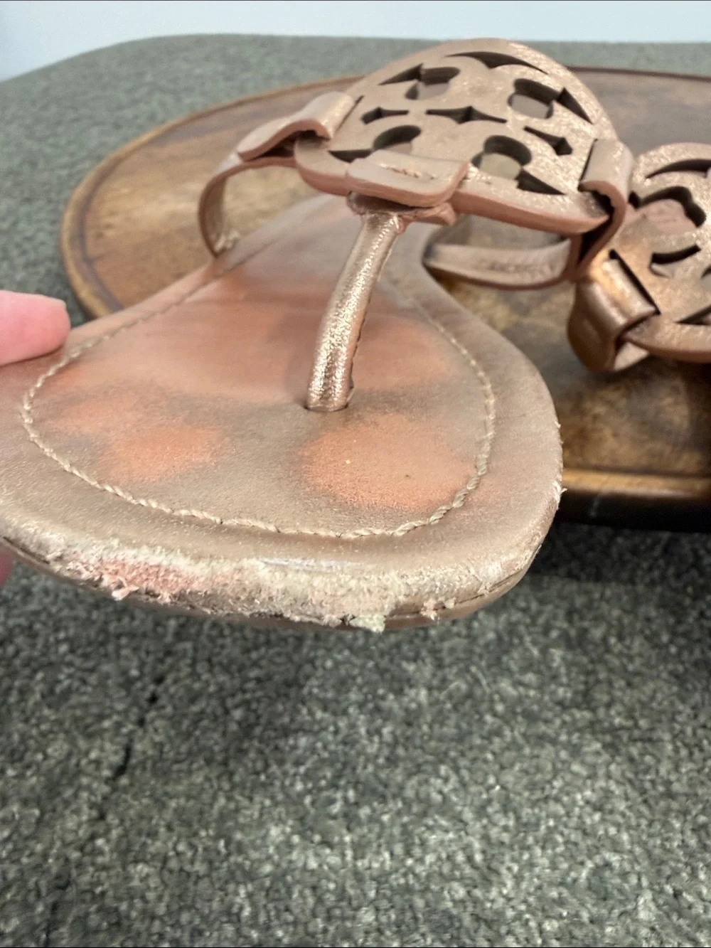 Tory Burch Sandals Wm 6.5 M Metallic Rose Gold Leather Logo Thong Flip flops